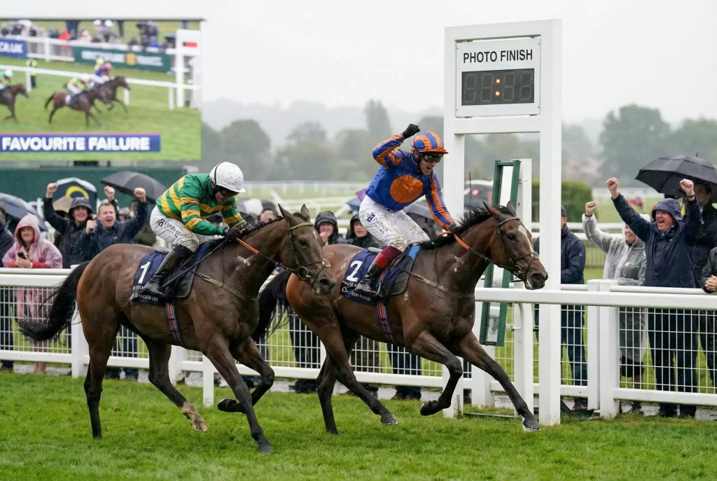 Horse racing favourite being beaten by outsider at finish line